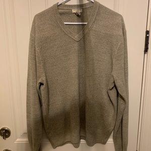 Men’s v-neck sweater